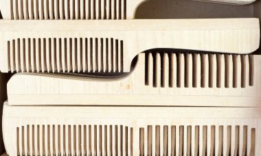 Bit pazarı, ahşap ürünler, halk sanatı ve çağdaş kendi kendini yetiştirmiş sanatçıların yaratıcı ifadeleri.