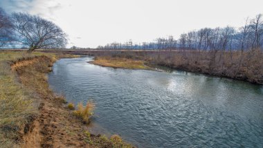 Sonbahar kış manzarası, Kasım. Ay sonuna kadar. Üzücü, kasvetli bir mevsim, doğa karı bekliyor.,
