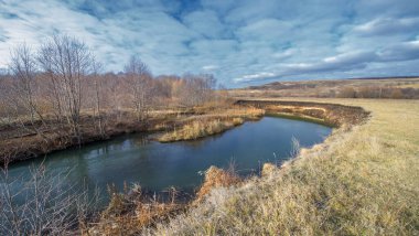 Sonbahar kış manzarası, Kasım. Ay sonuna kadar. Üzücü, kasvetli bir mevsim, doğa karı bekliyor.,