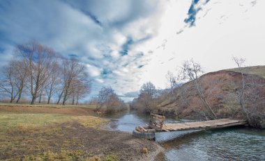 Sonbahar kış manzarası, Kasım. Ay sonuna kadar. Üzücü, kasvetli bir mevsim, doğa karı bekliyor.,