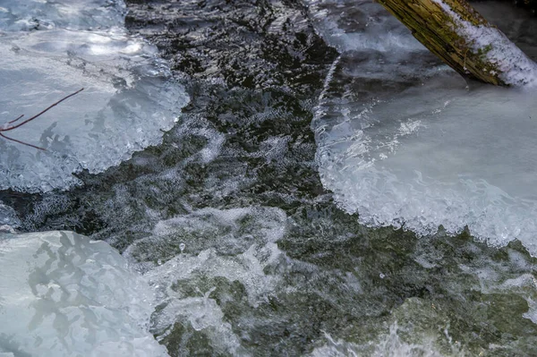 Paisagem Inverno Gelo Primavera Água Congelada Sólido Cristalino Quebradiço Transparente — Fotografia de Stock