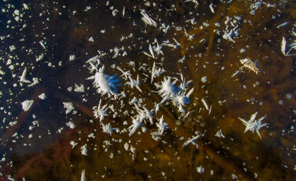 Herrscht Frost Auf Der Straße Eis Auf Dem Fluss Eisblasen — Stockfoto