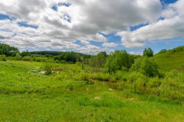 İlkbahar fotoğrafçılığı, çayırlar, tarlalar, vadiler, tepeler, kırsal alanlar..