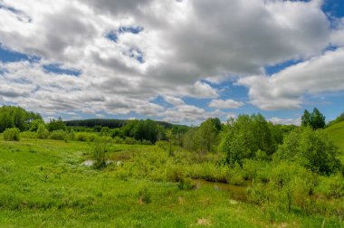 İlkbahar fotoğrafçılığı, çayırlar, tarlalar, vadiler, tepeler, kırsal alanlar..
