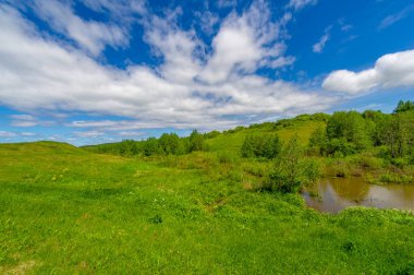 İlkbahar fotoğrafçılığı, çayırlar, tarlalar, vadiler, tepeler, kırsal alanlar..
