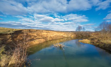 Sonbahar kış manzarası, Kasım. Ay sonuna kadar. Üzücü, kasvetli bir mevsim, doğa karı bekliyor.,
