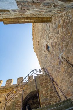 Ceneviz kayası olarak da bilinen Kırım yarımadasının, Sudak kalesinin fotoğrafları, kale 212 yılında Alanlar, Hazarlar veya Bizanslılar, Padişah-Jami Camii, Müze-Rezerv Sudak Kalesi tarafından inşa edildi.