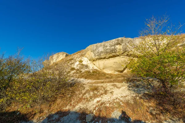 克里米亚秋季半岛 Kaya白岩 Belogorsky区 Biyuk Karasu河 Mousterian时代 Sarmatians和Scythians定居点 Altyn Teshik山洞的照片 — 图库照片