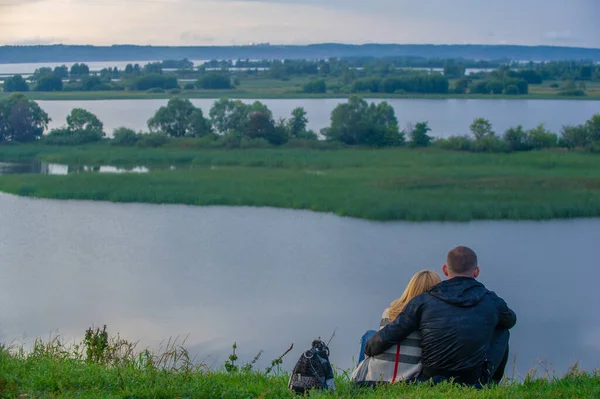 Yaz fotoğrafı, ağustos ayı. Bulgari bölgesindeki Volga Nehri 'nde. 2019,08.10 Tataristan Rusya nehri üzerinde yağmur
