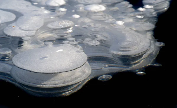 Herrscht Frost Auf Der Straße Eis Auf Dem Fluss Eisblasen — Stockfoto