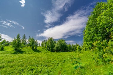 Bahar fotoğrafçılığı, bulutlu gökyüzü manzarası..