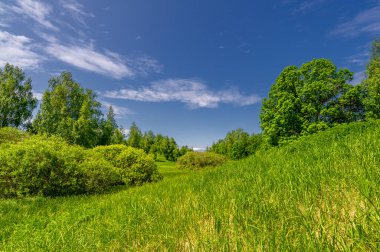 Bahar fotoğrafçılığı, bulutlu gökyüzü manzarası..
