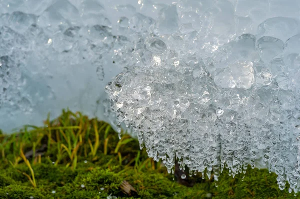 Paesaggio Invernale Ghiaccio Primavera Acqua Ghiacciata Solido Cristallino Fragile Trasparente — Foto Stock