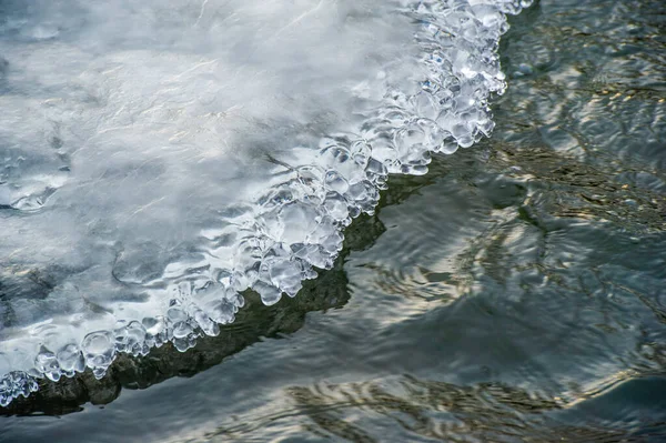 Paisaje Invernal Hielo Primavera Agua Congelada Sólido Cristalino Quebradizo Transparente — Foto de Stock