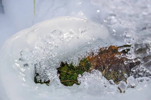 Paesaggio Invernale Ghiaccio Primavera Acqua Ghiacciata Solido Cristallino Fragile Trasparente — Foto Stock