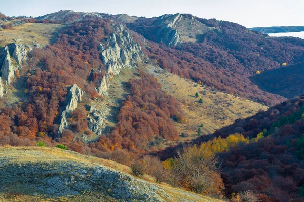 Herfst Foto Van Krim Schiereiland Mount Demerdzhi Beroemde Krim Oriëntatiepunt — Stockfoto
