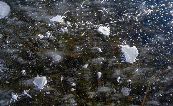 Herrscht Frost Auf Der Straße Eis Auf Dem Fluss Eisblasen — Stockfoto