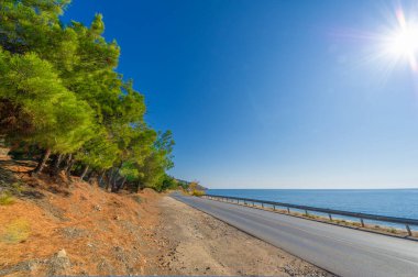 Kırım Yarımadası 'nın sonbahar fotoğrafları, Eski Otoyol, Eski Yol' un cazibesi,