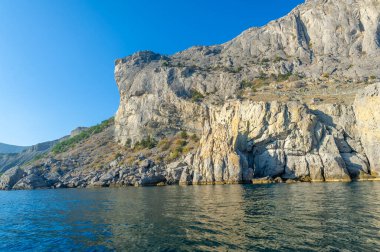 Kırım Yarımadası 'nın fotoğrafları. Golitsyn izleri Green Bay 'in güneybatı kıyısından geliyor. İzler, Çar II. Nicholas 'ın gelmesiyle Prens Golitsyn' in emriyle dikildi..