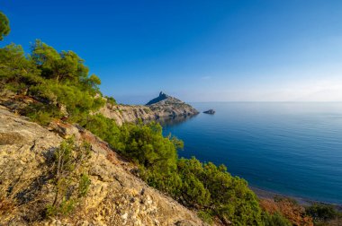Kırım yarımadası manzaralı deniz manzaralı Tsarskoye Sahili Novyi Svet Cape Kapchik Upland Karaul-Oba, Amfibi Adam ve 20. yüzyılın Korsanları köyü yakınlarındaki harika bir yer.