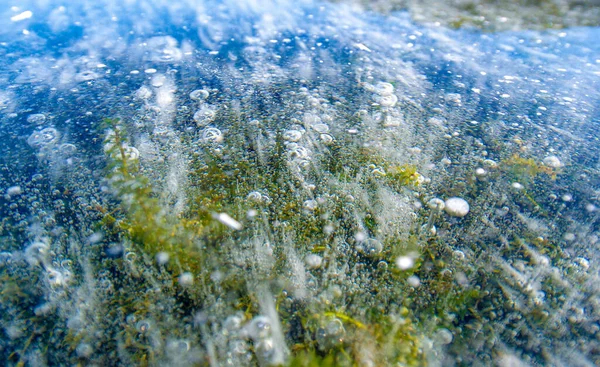 Ulici Mráz Led Řece Ledové Bubliny Zaseknuté Ledu Neobvykle Barevná — Stock fotografie