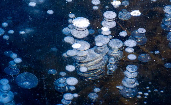 Hay Heladas Calle Hielo Río Burbujas Hielo Atrapadas Hielo Arquitectura — Foto de Stock