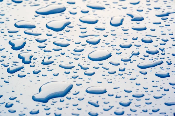 Καλοκαιρινή Βροχή Σταγόνες Νερό Στην Μπογιά Του Αυτοκινήτου Ένα Μικρό — Φωτογραφία Αρχείου