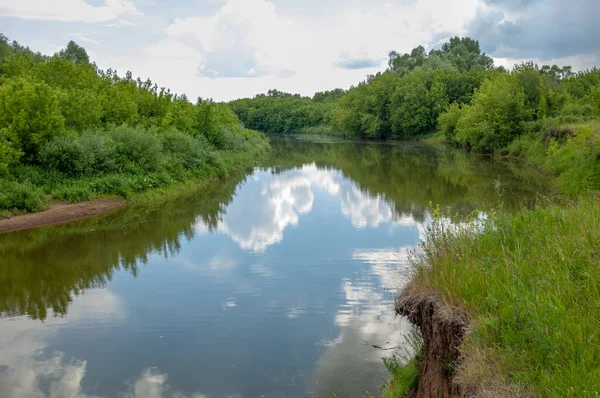 Letni Krajobraz Chmury Piorunów Błękitne Niebo Pola Łęgowe Aromat Letnich — Zdjęcie stockowe