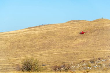 Kırım sonbahar yarımadasının fotoğrafları, Beyaz Ak-Kaya kayası, Belogorsky bölgesi, Biyuk-Karasu nehri, Mousterian çağı, Sarmatlar ve İskitler 'in yerleşim yerleri, Altyn Teshik mağarası.