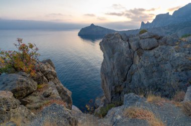 Kırım Yarımadası 'nın fotoğrafları. Golitsyn izleri Green Bay 'in güneybatı kıyısından geliyor. İzler, Çar II. Nicholas 'ın gelmesiyle Prens Golitsyn' in emriyle dikildi..
