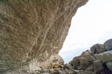 Kırım Yarımadası 'nın fotoğrafları. Golitsyn izleri Green Bay 'in güneybatı kıyısından geliyor. İzler, Çar II. Nicholas 'ın gelmesiyle Prens Golitsyn' in emriyle dikildi..