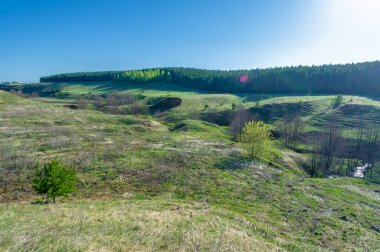 Manzara, akarsu, Bahar, Vadi 'nin fotoğrafları akan su tarafından oluşturulan ve genellikle bir yamaçta hızla toprağa çöken bir rahatlamadır. Güller büyük hendeklere ya da küçük vadilere benzer.,