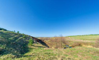 Manzara, akarsu, Bahar, Vadi 'nin fotoğrafları akan su tarafından oluşturulan ve genellikle bir yamaçta hızla toprağa çöken bir rahatlamadır. Güller büyük hendeklere ya da küçük vadilere benzer.,