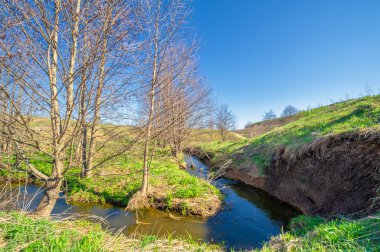 Manzara, akarsu, Bahar, Vadi 'nin fotoğrafları akan su tarafından oluşturulan ve genellikle bir yamaçta hızla toprağa çöken bir rahatlamadır. Güller büyük hendeklere ya da küçük vadilere benzer.,