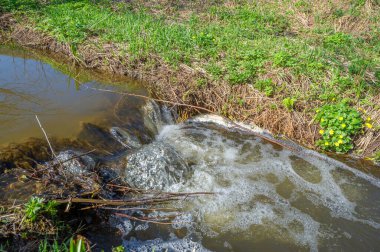 Manzara, akarsu, Bahar, Vadi 'nin fotoğrafları akan su tarafından oluşturulan ve genellikle bir yamaçta hızla toprağa çöken bir rahatlamadır. Güller büyük hendeklere ya da küçük vadilere benzer.,