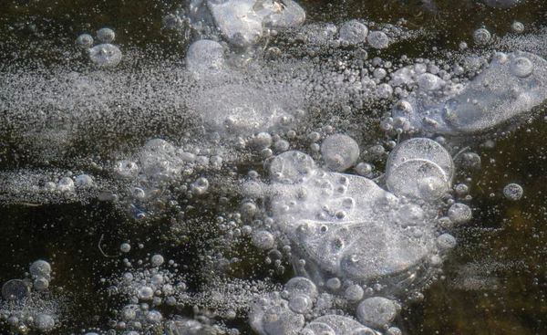 Hay Heladas Calle Hielo Río Burbujas Hielo Atrapadas Hielo Arquitectura —  Fotos de Stock