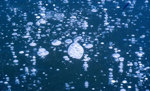 Hay Heladas Calle Hielo Río Burbujas Hielo Atrapadas Hielo Arquitectura — Foto de Stock