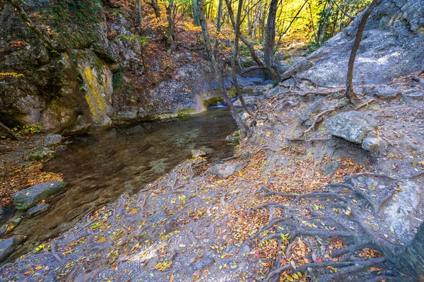 Bilder Krimhalvön Höst Jur Jur Waterfall Ett Landmärke Närheten Alushta — Stockfoto