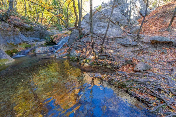 Foto Van Krim Schiereiland Herfst Jur Jur Waterval Een Oriëntatiepunt — Stockfoto