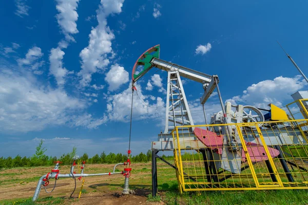 Pumpjack Overground Drive Reciprocating Piston Pump Oil Well Arrangement Commonly — Stock Photo, Image