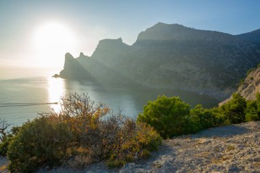 Kırım Yarımadası 'nın fotoğrafları. Golitsyn izleri Green Bay 'in güneybatı kıyısından geliyor. İzler, Çar II. Nicholas 'ın gelmesiyle Prens Golitsyn' in emriyle dikildi..