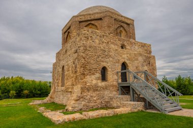 Neolitik, Bronz ve Erken Demir Çağı 'na ait Bulgar yerleşimlerinin topraklarında, Kara Oda Bulgar döneminden kalma en iyi korunmuş anıt konumunda bulunuyor. 2019,08.10 Tataristan Rusya