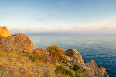 Kırım Yarımadası 'nın fotoğrafları. Golitsyn izleri Green Bay 'in güneybatı kıyısından geliyor. İzler, Çar II. Nicholas 'ın gelmesiyle Prens Golitsyn' in emriyle dikildi..