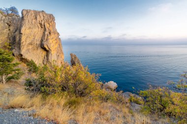 Kırım Yarımadası 'nın fotoğrafları. Golitsyn izleri Green Bay 'in güneybatı kıyısından geliyor. İzler, Çar II. Nicholas 'ın gelmesiyle Prens Golitsyn' in emriyle dikildi..