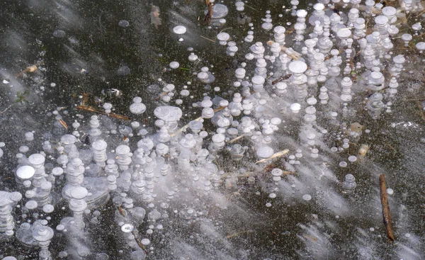 Herrscht Frost Auf Der Straße Eis Auf Dem Fluss Eisblasen — Stockfoto