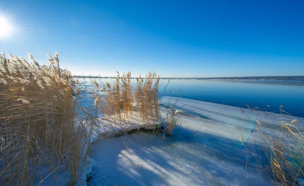 Winterfotografie Dezember Eis Fesselt Einen Fluss Unreifes Eis Auf Einem — Stockfoto