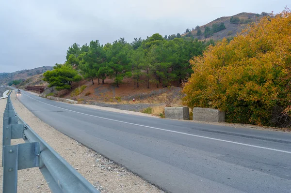 Kırım Yarımadası Nın Sonbahar Fotoğrafları Eski Otoyol Eski Yol Cazibesi — Stok fotoğraf