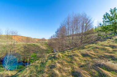 Manzara, akarsu, Bahar, Vadi 'nin fotoğrafları akan su tarafından oluşturulan ve genellikle bir yamaçta hızla toprağa çöken bir rahatlamadır. Güller büyük hendeklere ya da küçük vadilere benzer.,