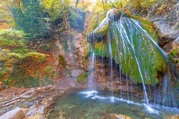 Jur Jur Şelalesi Sonbaharda Kırım Yarımadasının Fotoğrafları Deniz Seviyesinden 468 — Stok fotoğraf