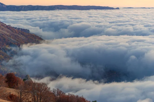 Herfst Foto Van Krim Schiereiland Hoog Bergen Boven Wolken Beuk — Stockfoto